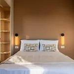 Modern Luxury In 地拉那