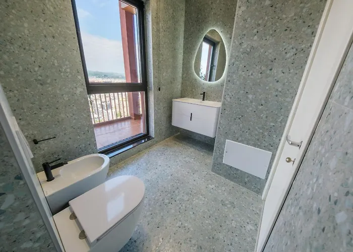 Modern Luxury In 地拉那